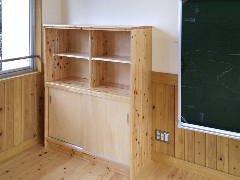 木質化した内装に調和する家具4
