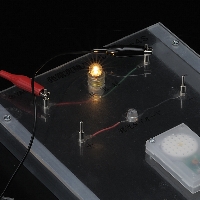 発電実験パネル GE-4S　豆電球の点灯
