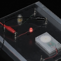 発電実験パネル GE-4S　発光ダイオードの点灯